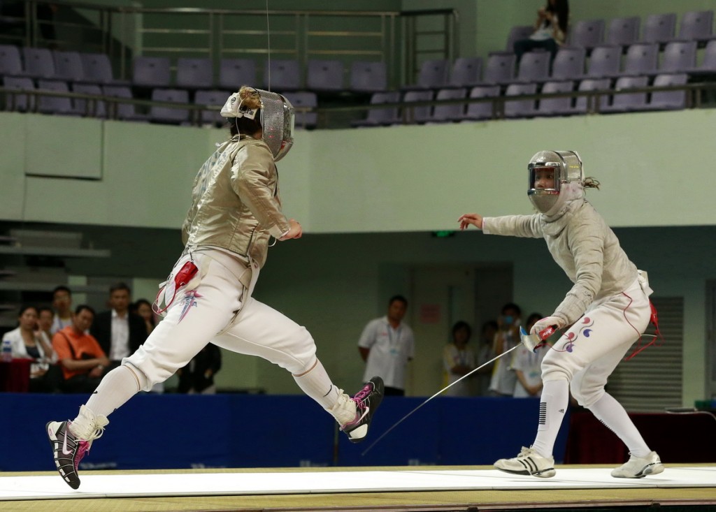 Zagunis (USA) v Kim J (KOR)-Semi-Tianjin 2013 Women's Sabre Grand Prix. Photo S.Timacheff